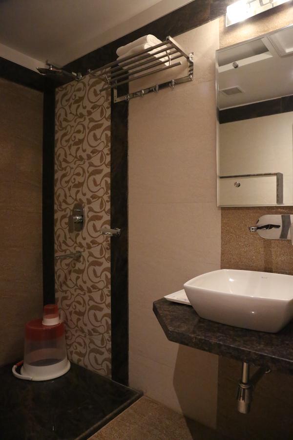 Hotel Varanasi Inn Zewnętrze zdjęcie